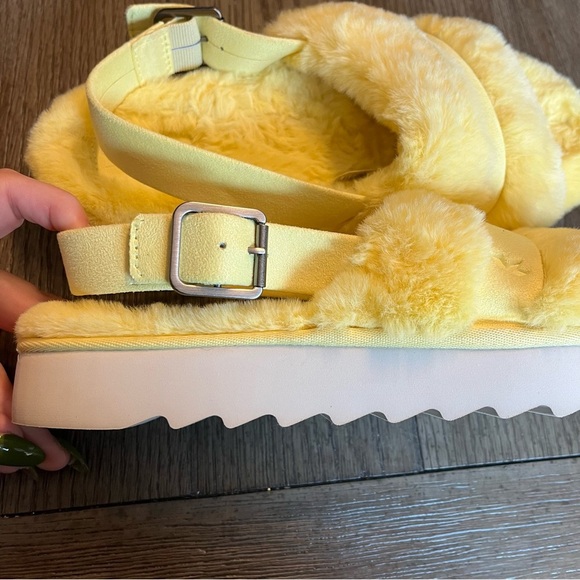 Koolaburra ugg yellow sling back slides - Picture 6 of 9